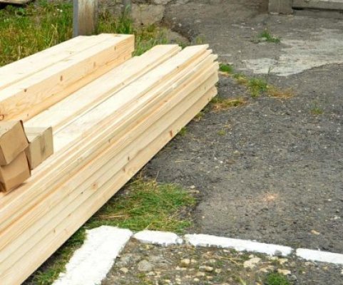 Accident în Sinoe: o femeie a fost lovită de o scândură căzută dintr-o remorcă